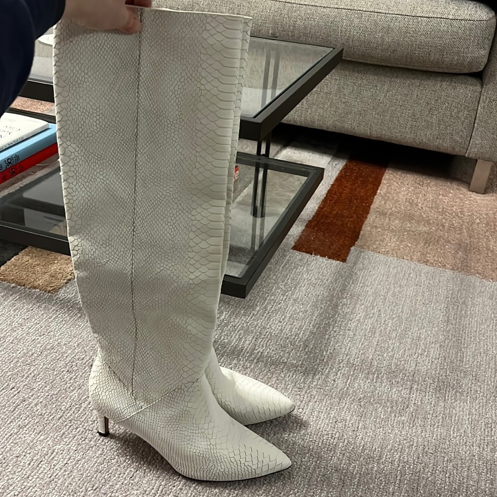 Joie Women’s white size 39 boots